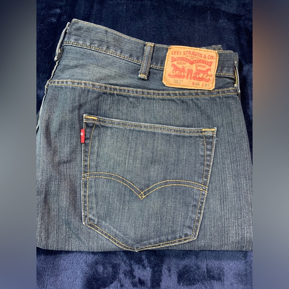 Levi’s Men’s 501 Buttonfly W44 L32